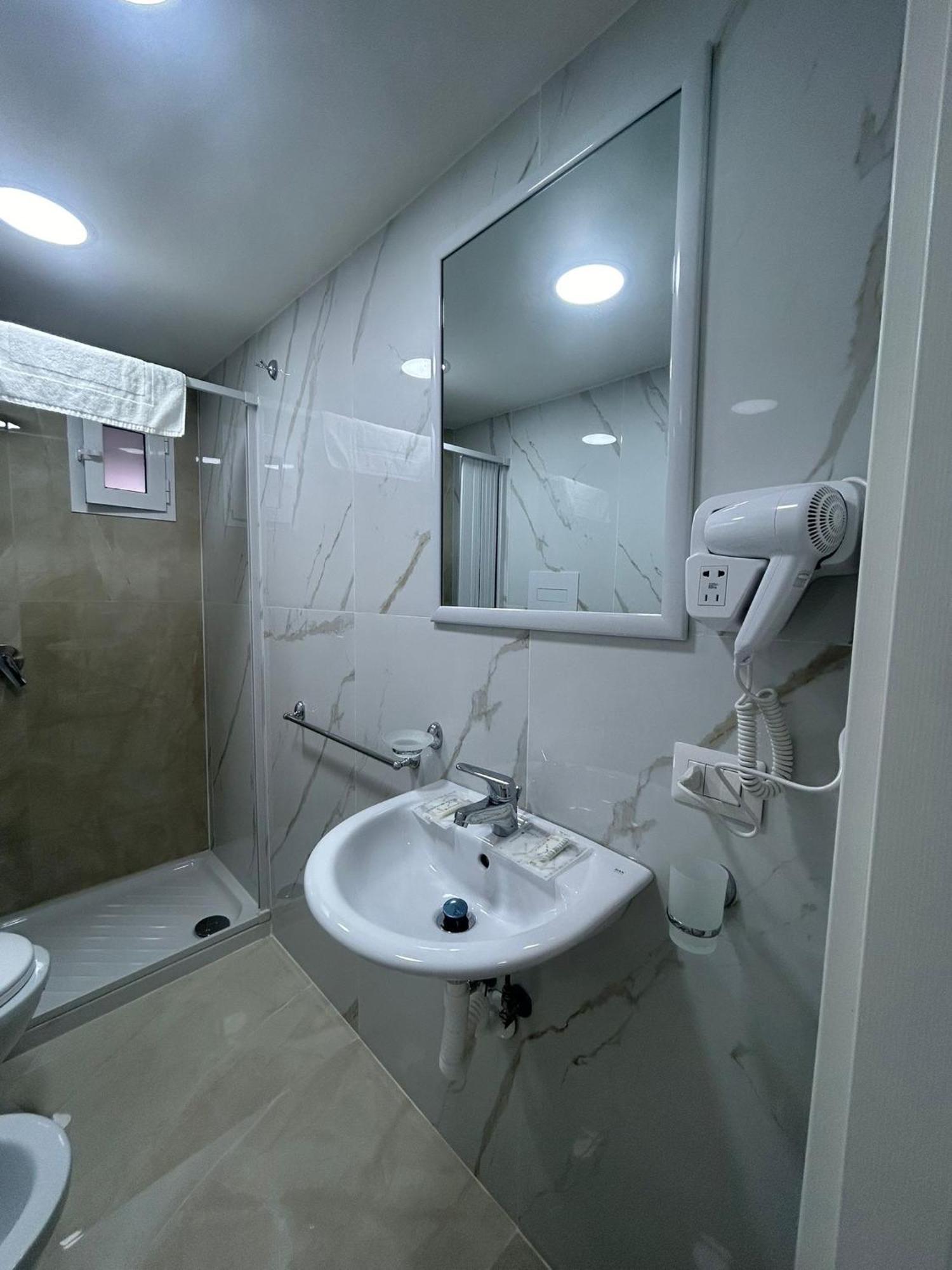 נאפולי Luxury Rooms Carbonara 95 מראה חיצוני תמונה